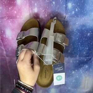 New universal thread sandals 🛍